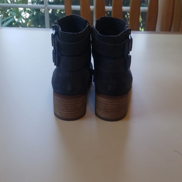 Gray suade Bleeker & Bond Booties. Size 7.5 - Picture 5 of 7